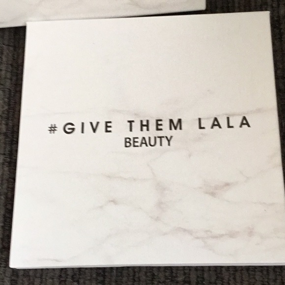 GIVE THEM LALA, The Grown Woman palette - Picture 3 of 4